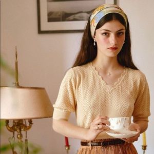 *SOLD* Simple Retro Knit short sleeve creme blouse in XS